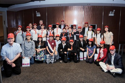 Students from GE ZHI Middle School and the Shanghai American School enjoyed a special post-concert meeting with musicians from the Philadelphia Orchestra, together with Cigna executives Mr. Howard Gough, Managing Director of Cigna Global Health Benefits, Asia Pacific (rear middle) and Mr. Josh Ding, Deputy General Manager & Chief Distribution Officer, Cigna & CMC (rear right). The pupils, aged between 11 and 13, are all keen young musicians who had the opportunity to watch a special rehearsal of the Philadelphia Orchestra on Sunday, arranged by Cigna as part of its sponsorship of Philadelphia Orchestra’s 40th Anniversary Tour to China. 