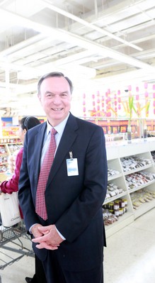 Walmart global CEO Mike Duke announced to accelerate development in China during his visit to Beijing